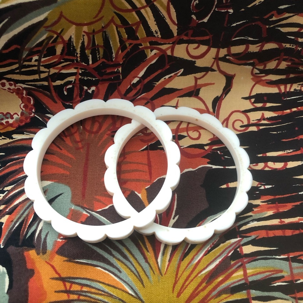 Luxulite Two Fakelite white Scalloped Bangles Standard Size